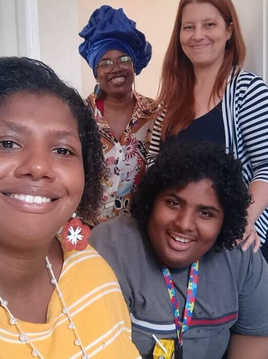 Entre Linhas e Cuidado: Projeto Garante Formação e Acolhimento para Mães Atípicas