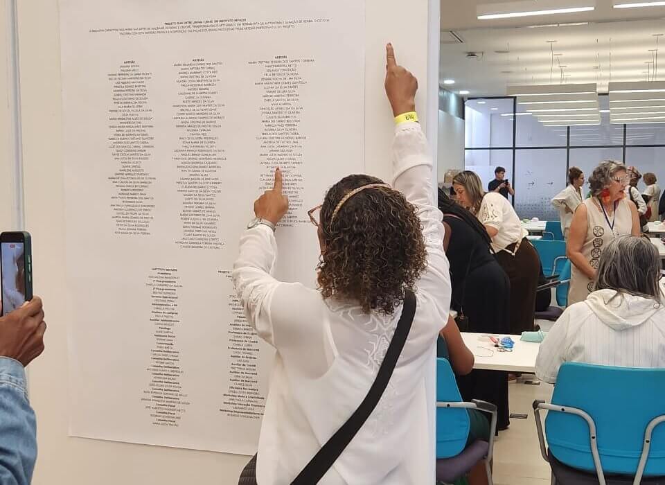 Projeto “Elas entre Linhas e Joias” encerra ciclo com exposição artística e oficinas abertas no CRAB